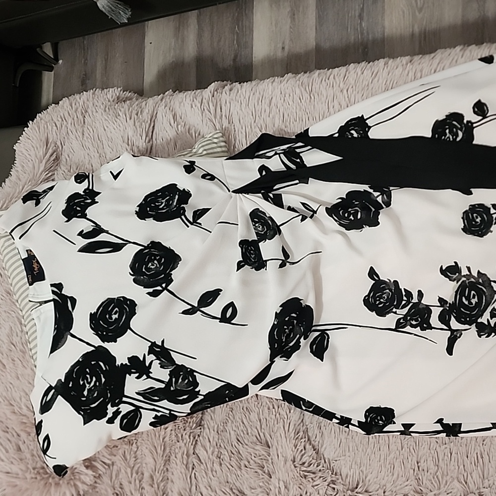 Just Taylor ruching on side panel floral dress